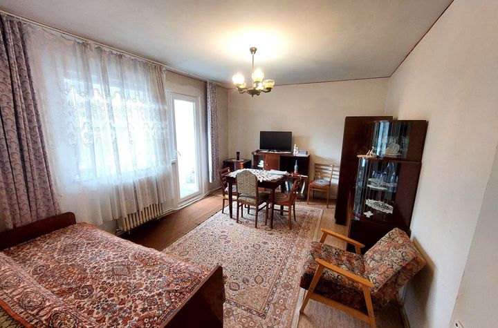Apartament 3 camere decomandat, etaj 2 din 4, zona Gr. Alexandrescu anunturi imobiliare Cluj