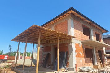 CASA INDIVIDUALA P+1+POD-4 CAMERE-METROU BERCENI anunturi imobiliare Bucuresti